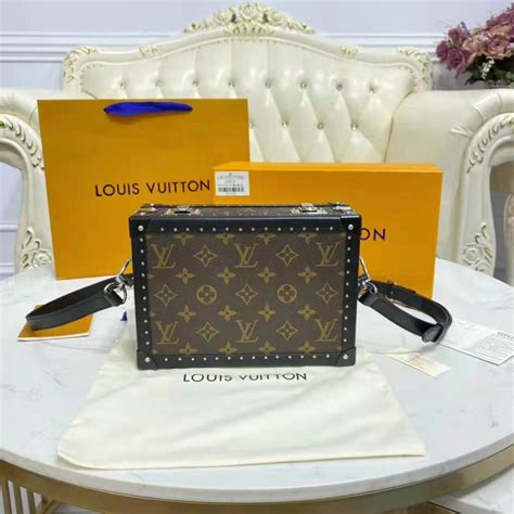 louis vuitton box clutch